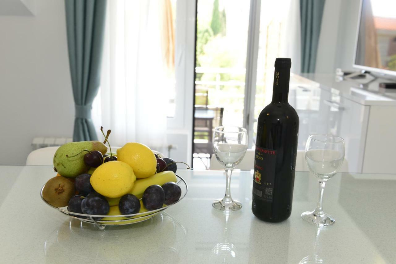 Apartmani Stefanija Tivat Exteriör bild