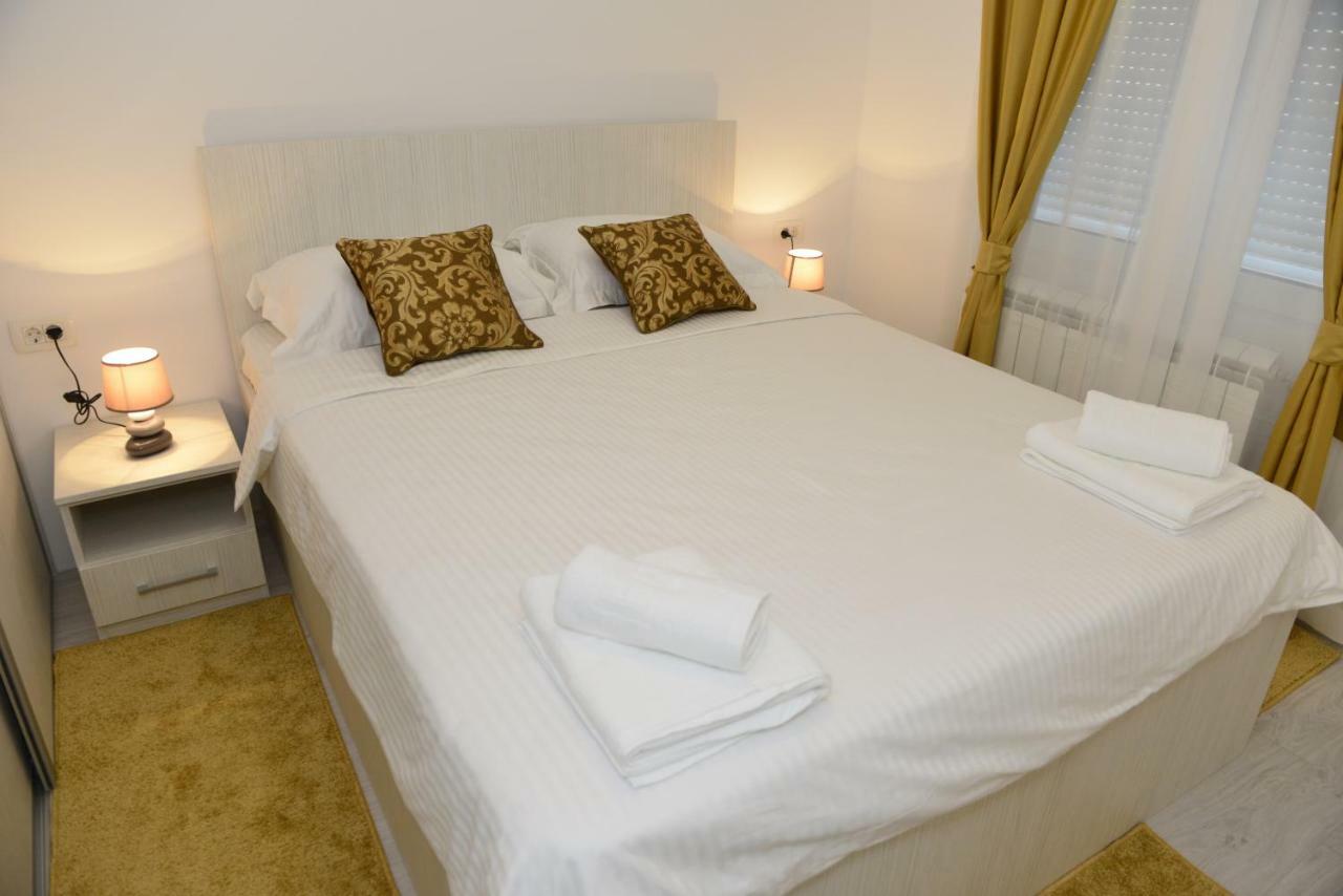 Apartmani Stefanija Tivat Exteriör bild