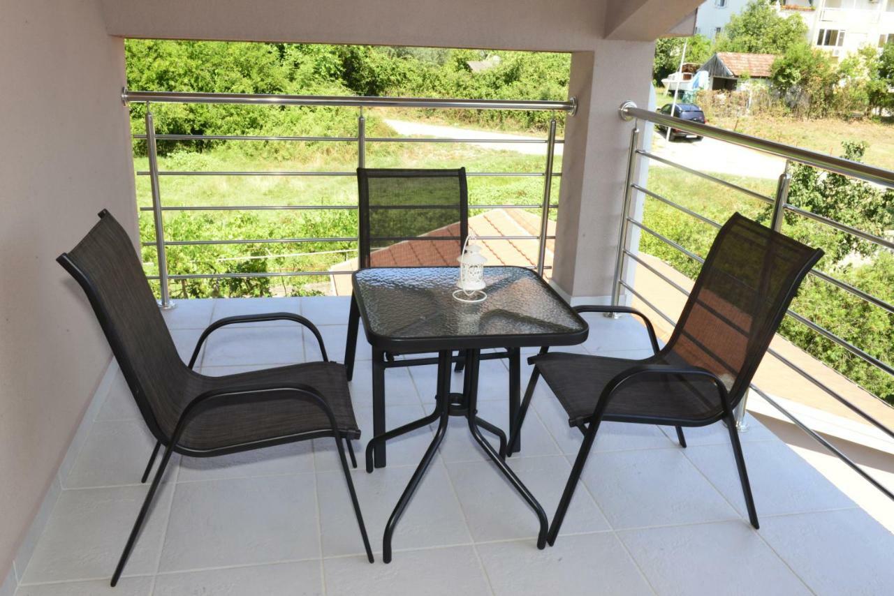 Apartmani Stefanija Tivat Exteriör bild