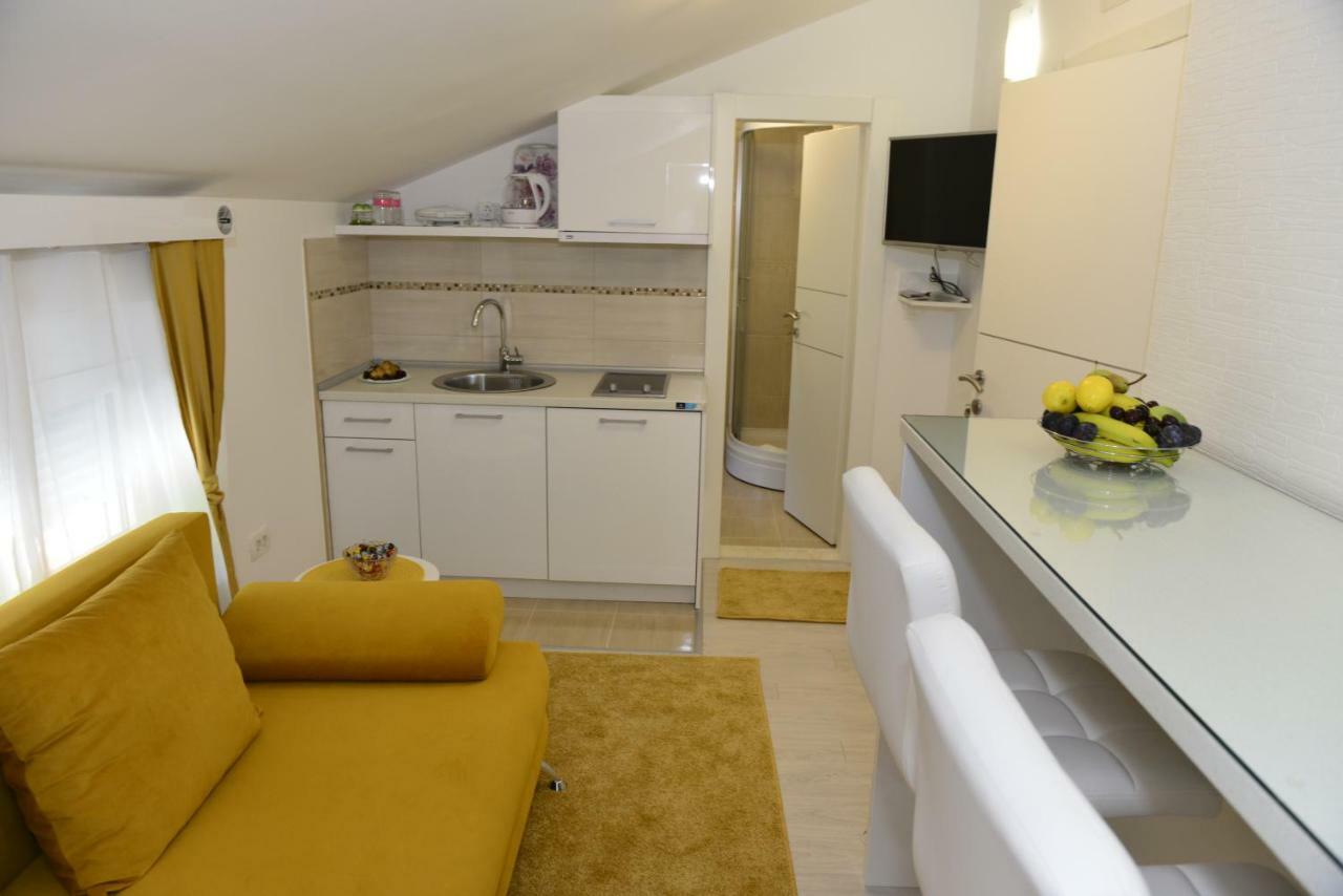 Apartmani Stefanija Tivat Exteriör bild