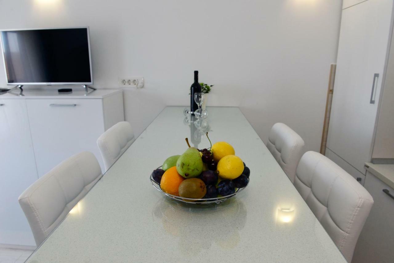 Apartmani Stefanija Tivat Exteriör bild