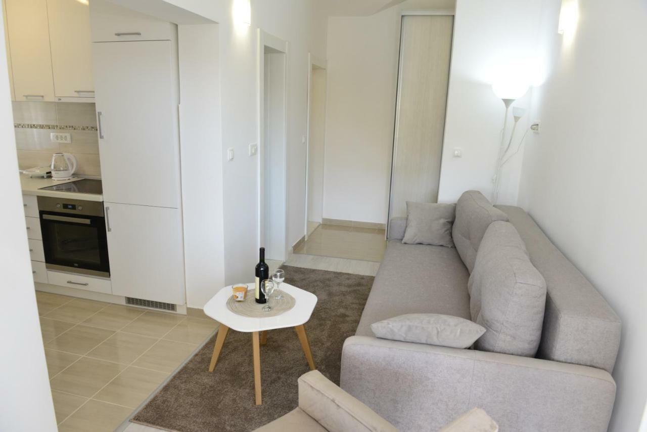 Apartmani Stefanija Tivat Exteriör bild