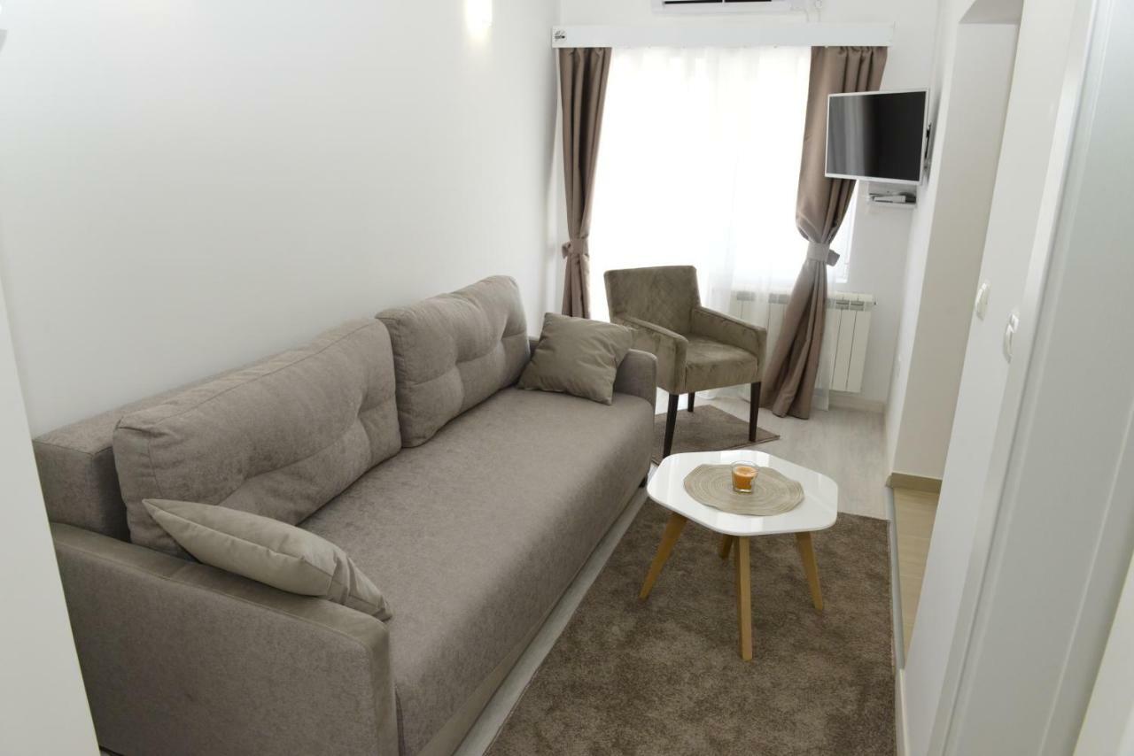 Apartmani Stefanija Tivat Exteriör bild