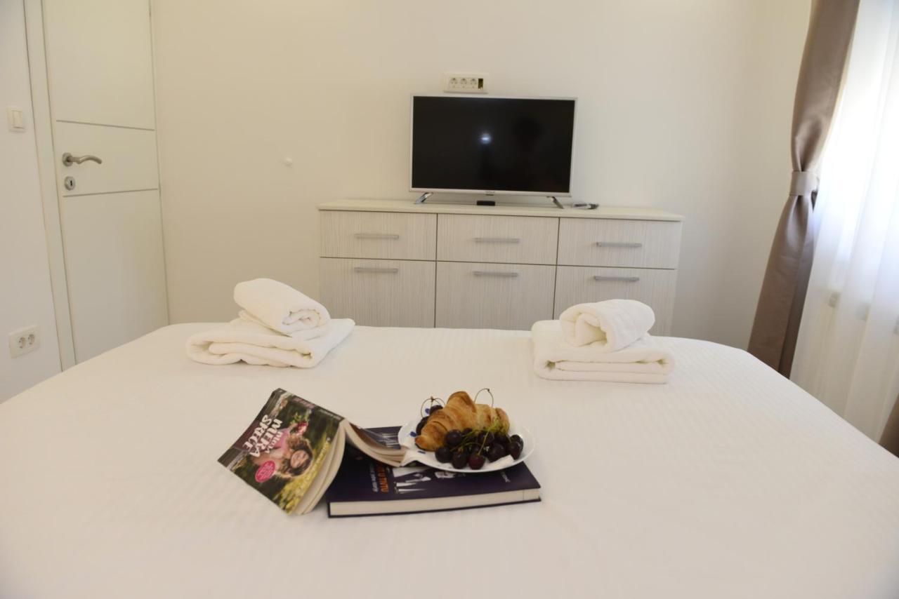 Apartmani Stefanija Tivat Exteriör bild